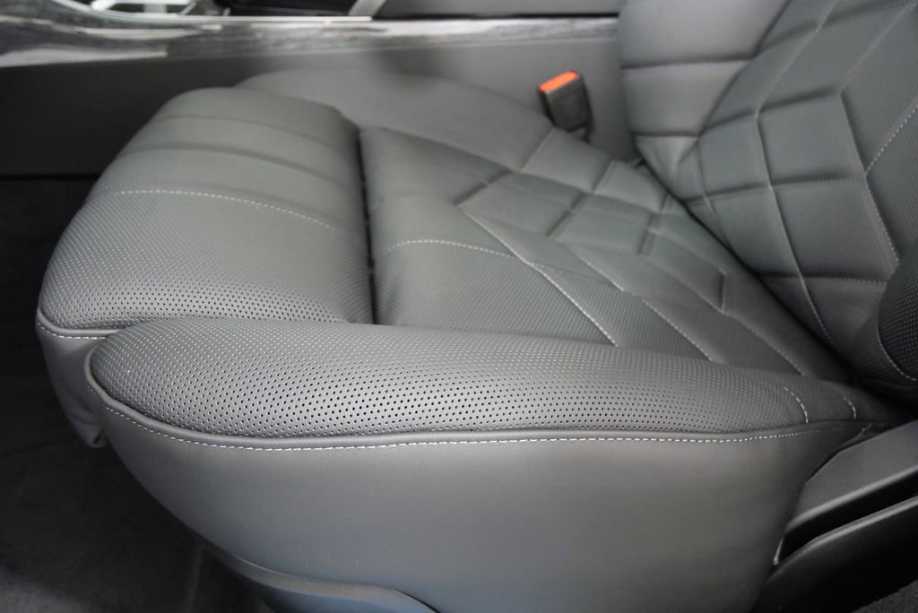 Used 2025 BMW i7 eDrive50 image 9