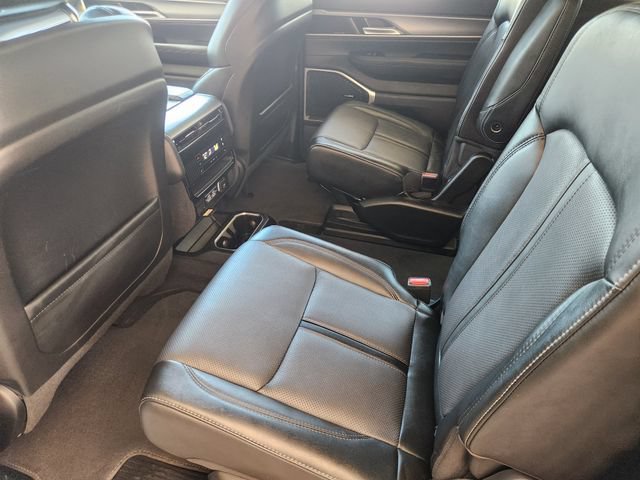 Used 2025 Jeep Wagoneer L Series II AWD/4WD image 30