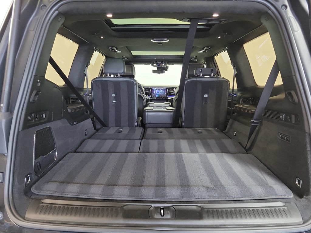 Used 2022 Jeep Grand Wagoneer Series III w/ Rear Seat Video Group 1 AWD/4WD image 27