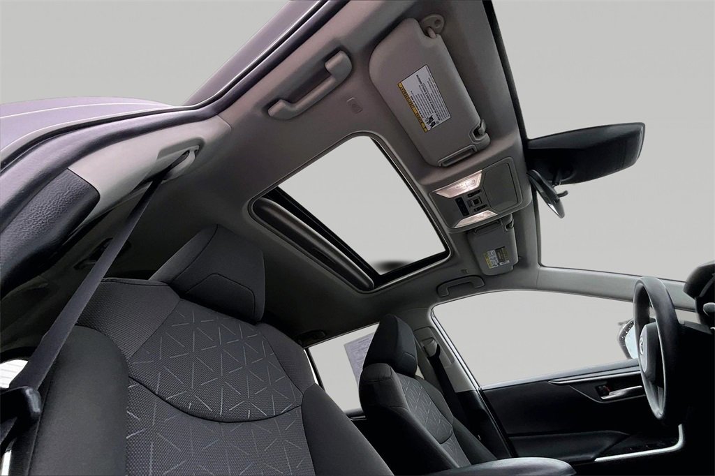 Used 2023 Toyota RAV4 XLE w/ Convenience Package image 27