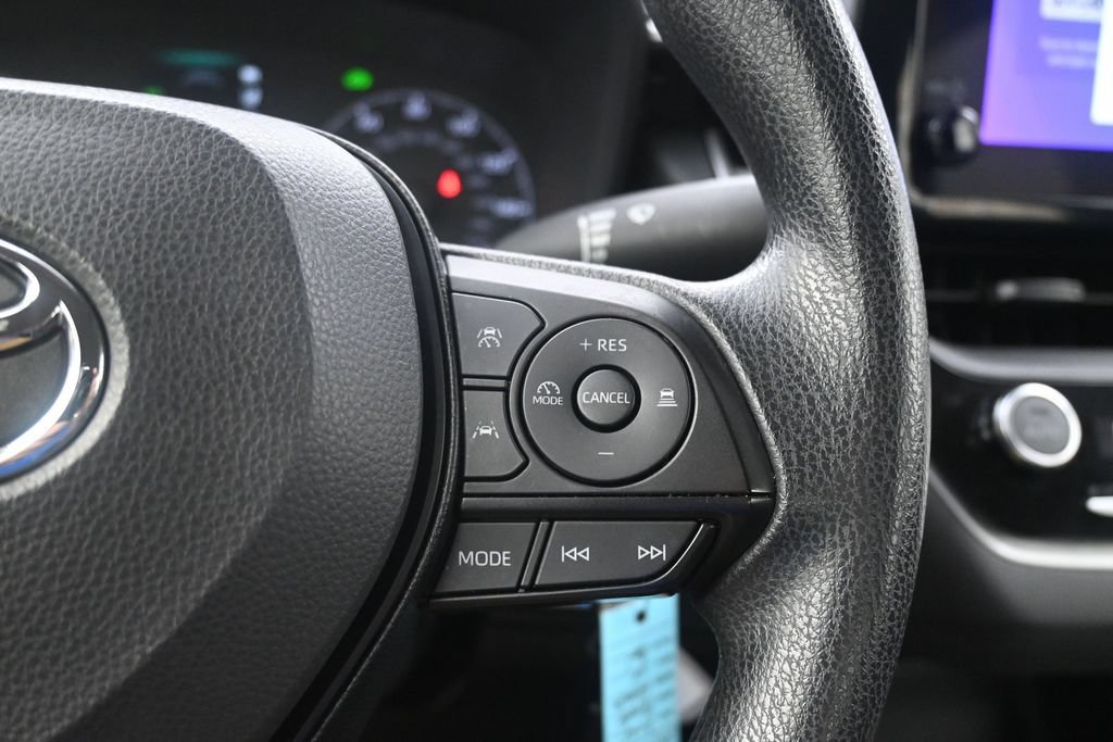 Used 2025 Toyota Corolla LE FWD image 22