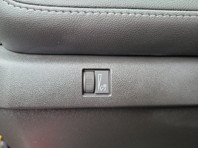 Used 2025 Chevrolet Colorado LT RWD image 14