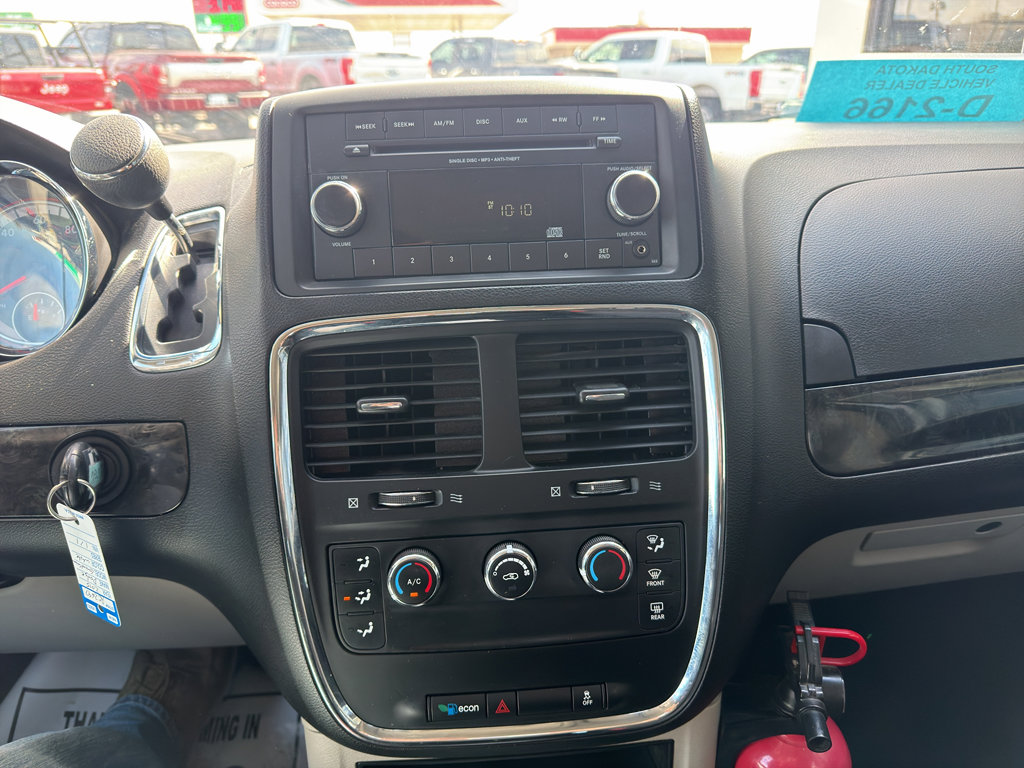 Used 2015 Dodge Grand Caravan American Value Package FWD image 19