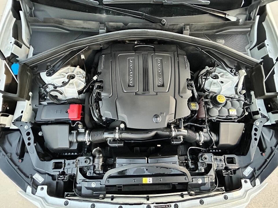 Used 2017 Jaguar F-PACE S image 29