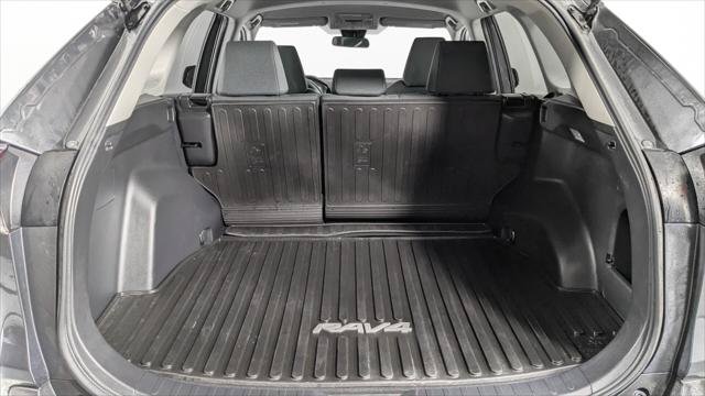 Used 2020 Toyota RAV4 LE w/ All Weather Liner Package AWD/4WD image 18