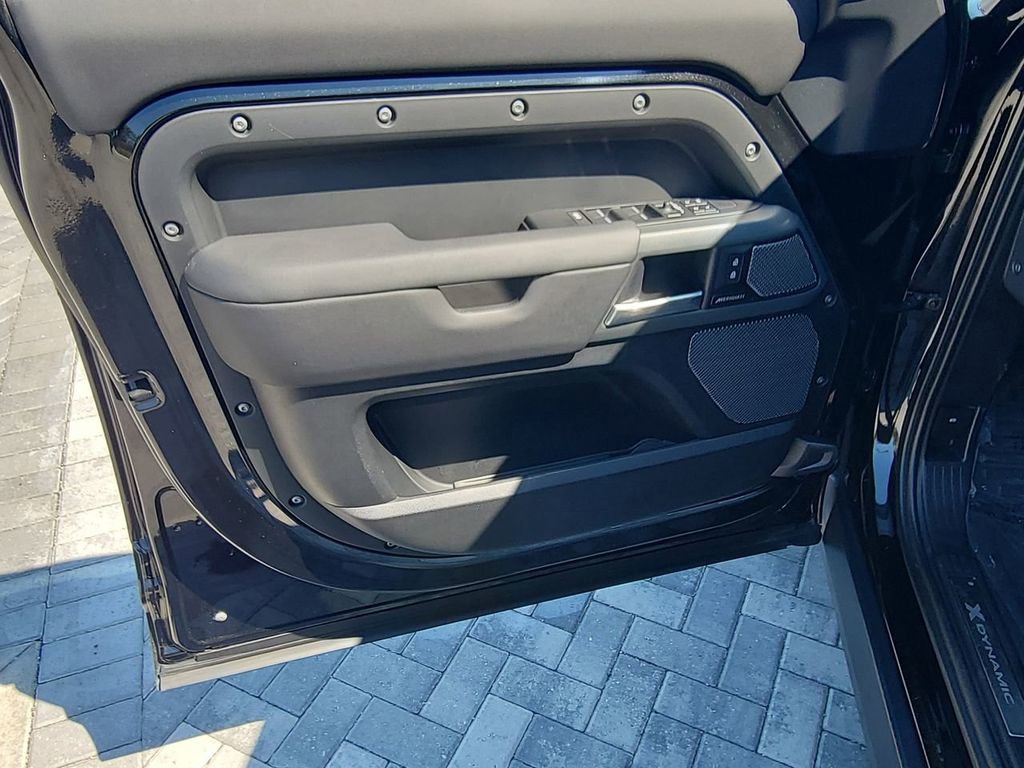 Used 2024 Land Rover Defender 110 X-Dynamic SE image 22