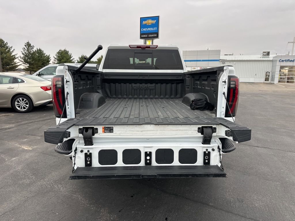 Used 2025 GMC Sierra 2500 AT4 w/ Technology Package image 19