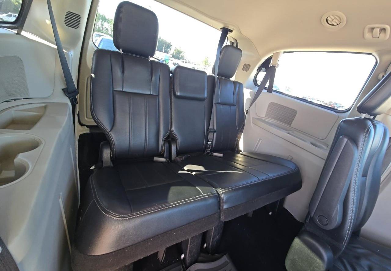 Used 2012 Chrysler Town & Country Touring w/ Entertainment Group #1 FWD image 15