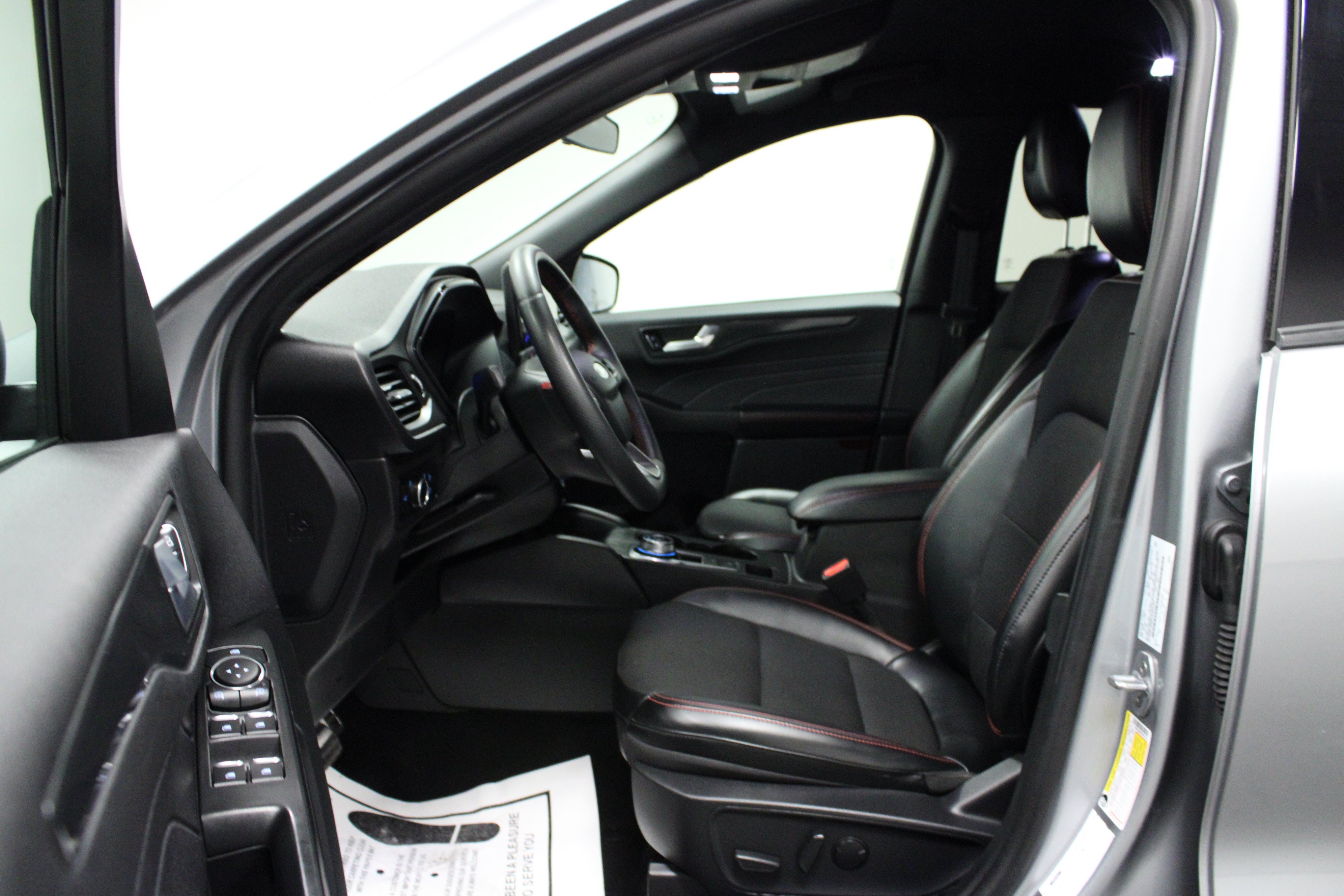 Used 2024 Ford Escape ST-Line w/ Tech Pack #1 FWD image 12