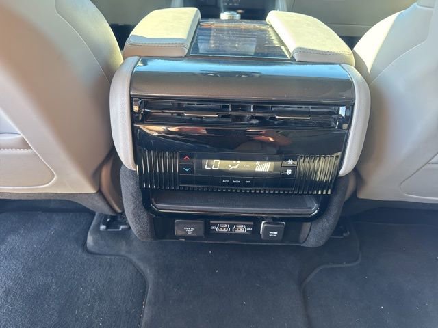 Used 2024 Jeep Wagoneer 2WD w/ Premium Group I image 11