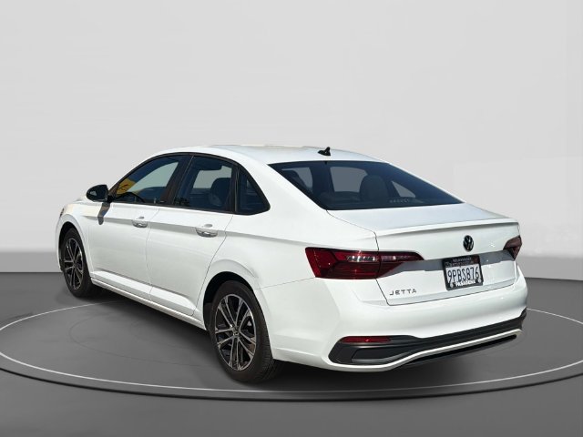 Certified 2024 Volkswagen Jetta Sport FWD image 3