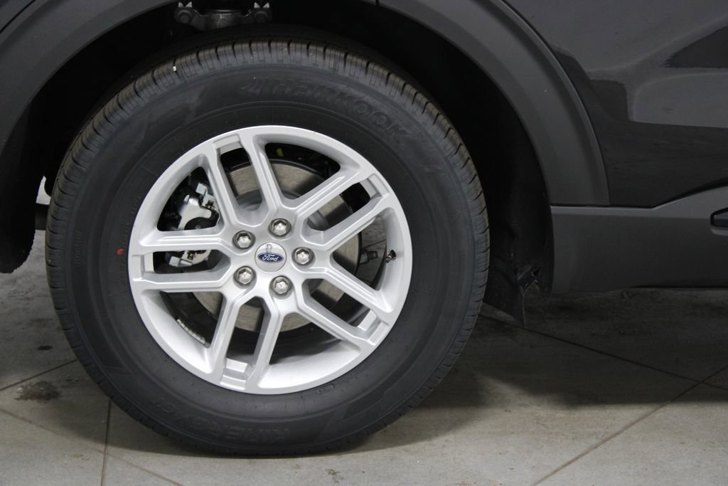 New 2026 Ford Explorer Active RWD image 13