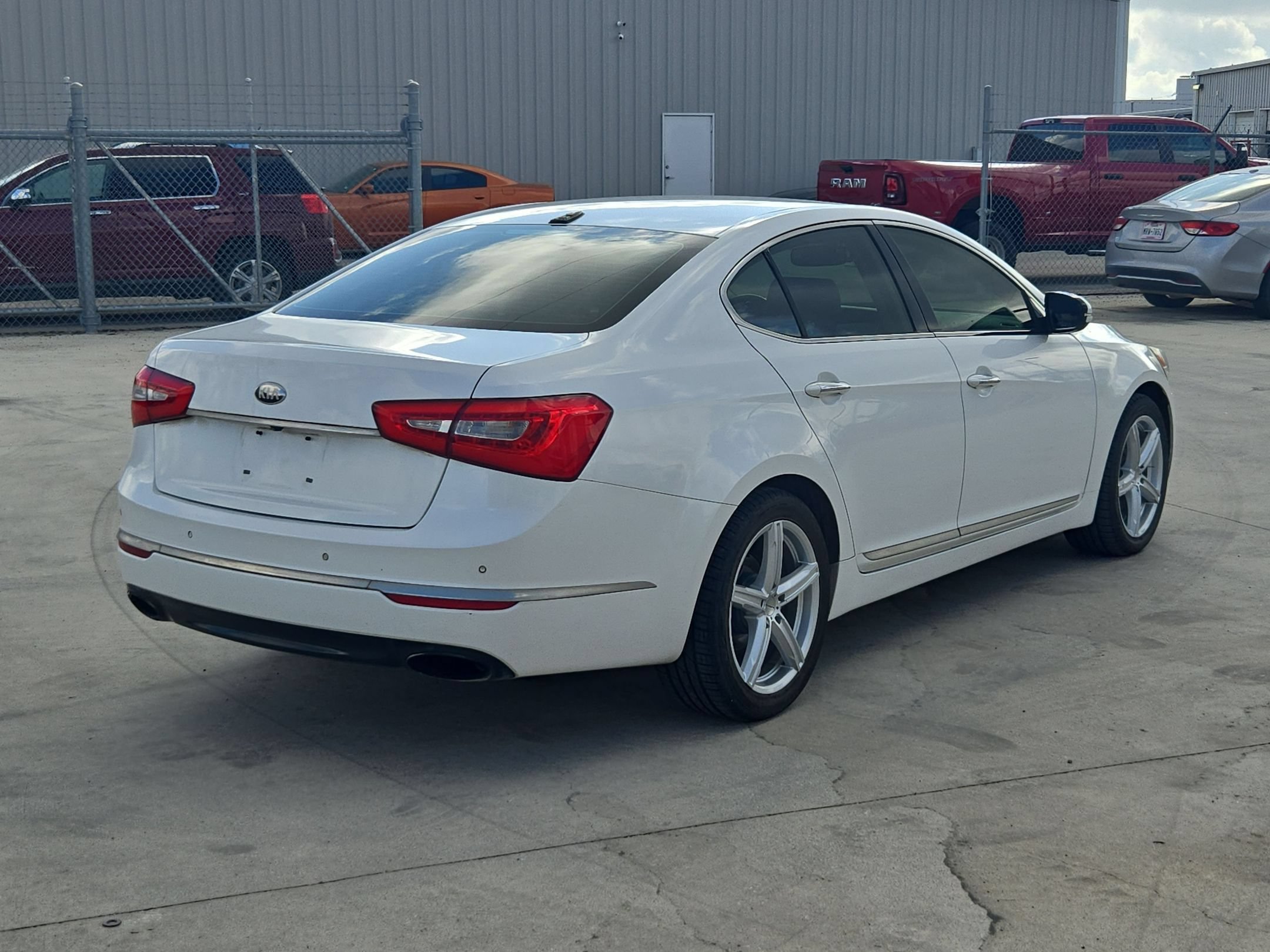Used 2014 Kia Cadenza Premium FWD image 3