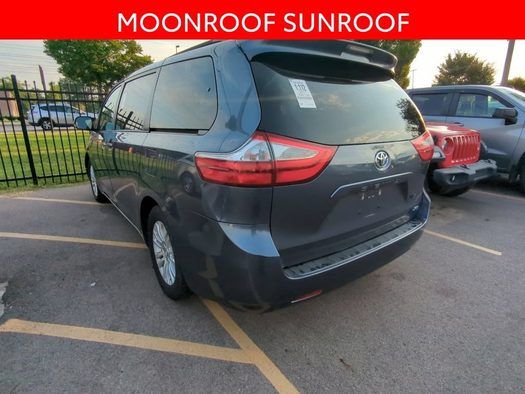 Used 2017 Toyota Sienna XLE FWD image 4