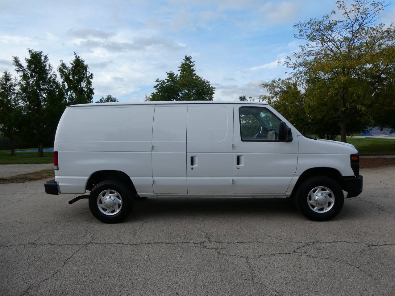 Used 2012 Ford E-250 and Econoline 250 w/ Commercial Cargo Van Pkg RWD image 4