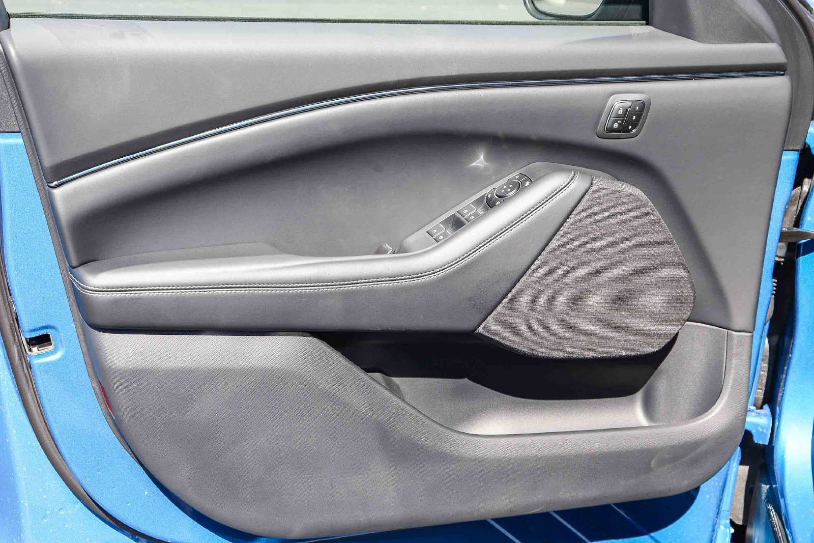 New 2026 Ford Mustang Mach-E Select w/ Comfort Package Lite RWD image 22