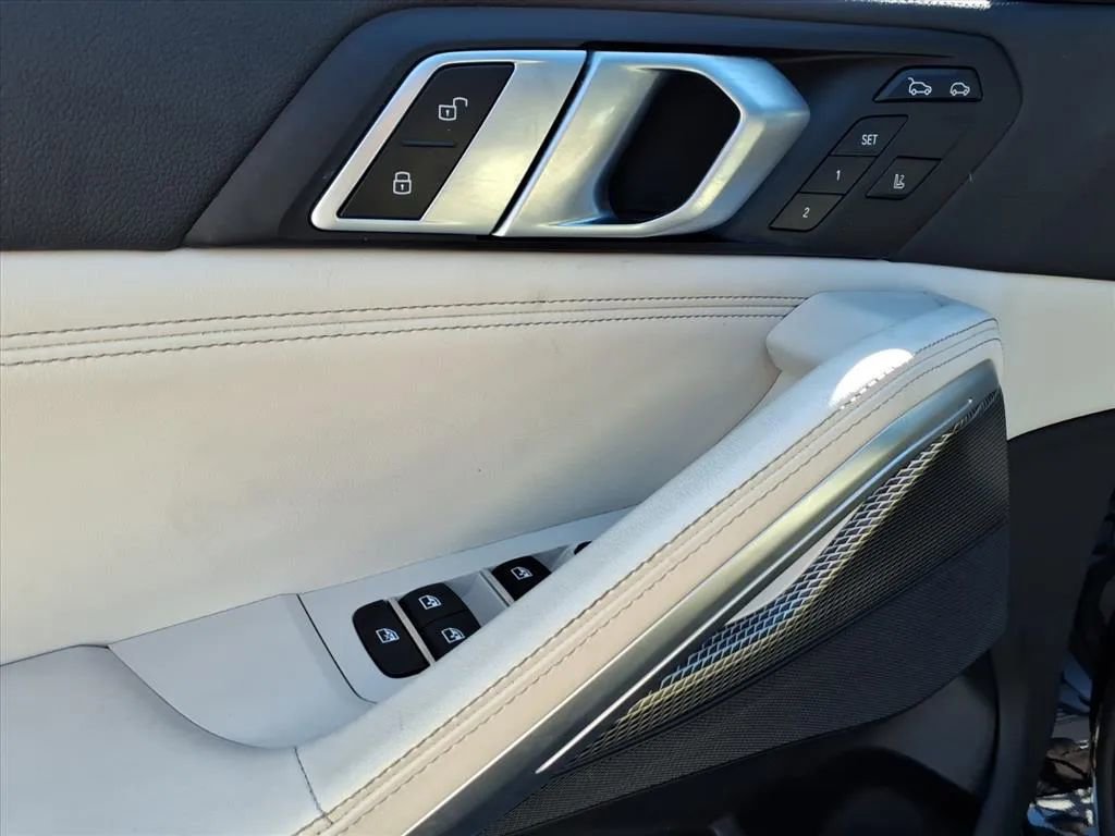 Used 2023 BMW X6 xDrive40i w/ M Sport Package image 16