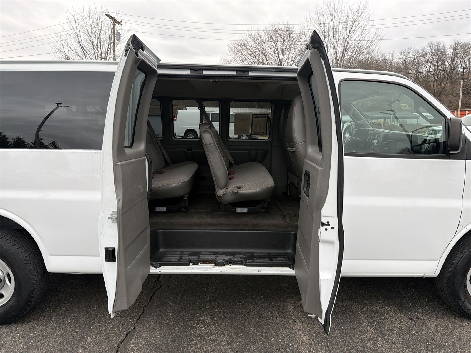 Used 2017 Chevrolet Express 3500 LT w/ LT Preferred Equipment Group image 19