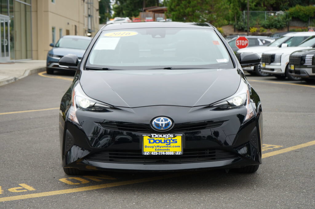 Used 2016 Toyota Prius Four w/ Advanced Technology Package FWD image 2