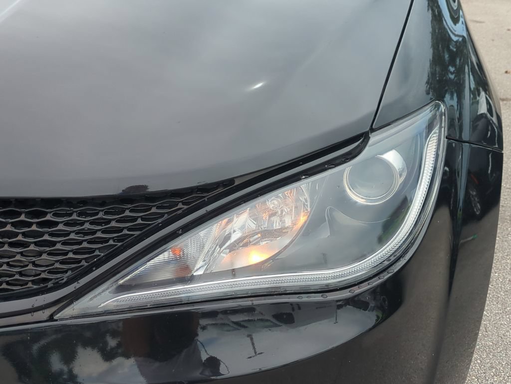 Used 2020 Chrysler Pacifica Touring w/ Advanced Safetytec Group FWD image 11