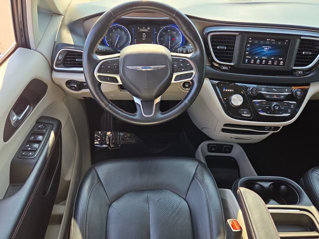 Used 2019 Chrysler Pacifica Touring-L FWD image 14