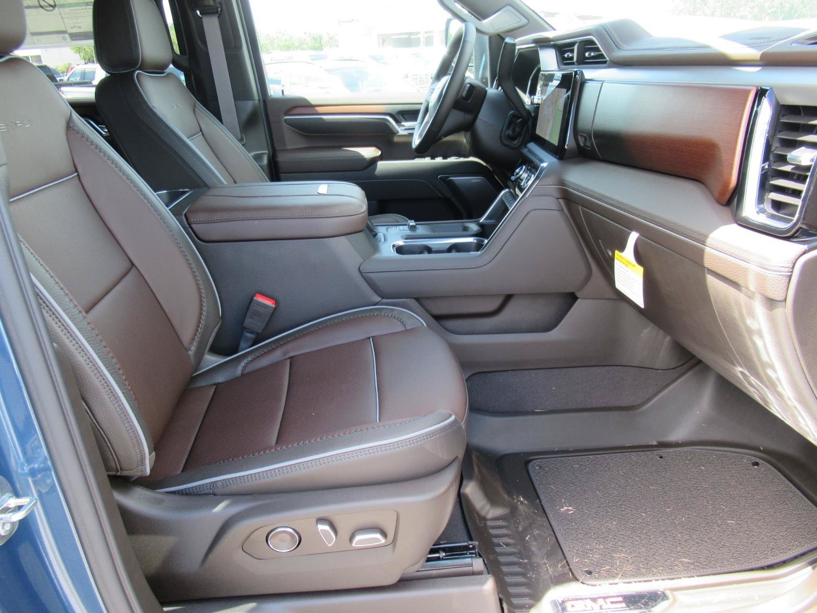 New 2026 GMC Sierra 2500 Denali w/ Denali Reserve Package AWD/4WD image 12