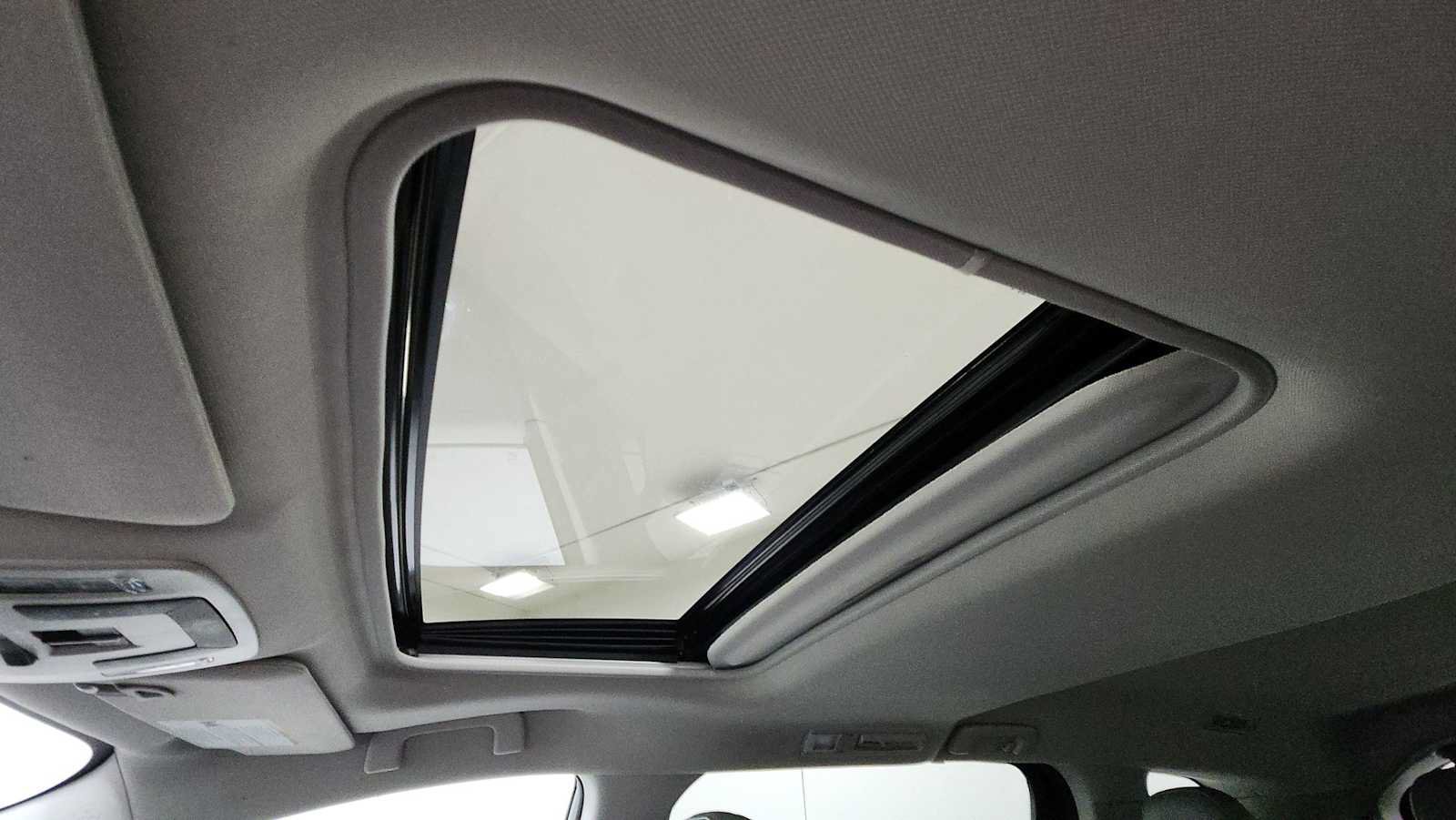 Certified 2024 Toyota Sienna XLE FWD image 24
