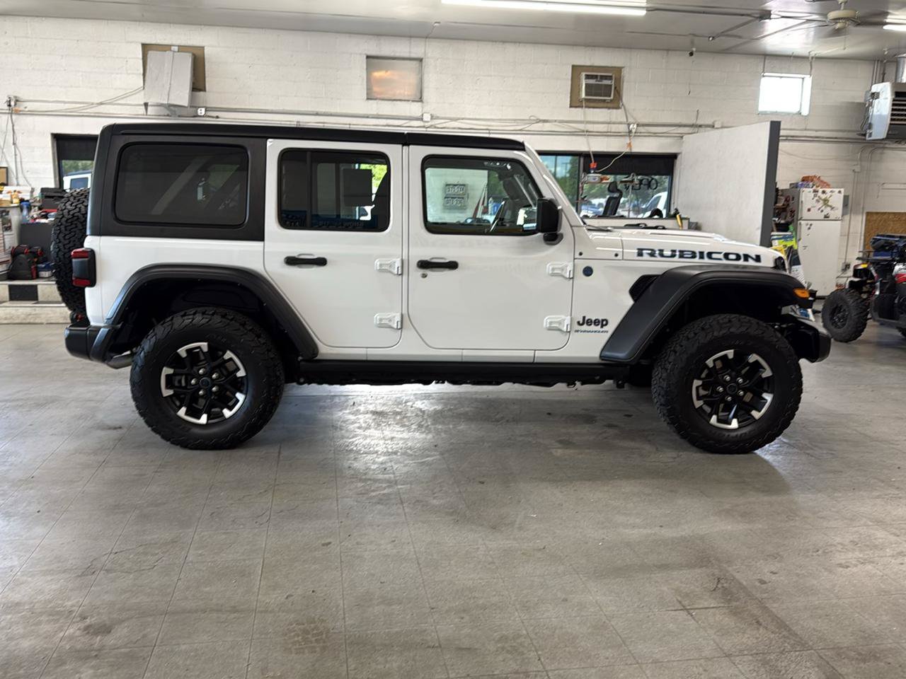 Used 2024 Jeep Wrangler Unlimited Rubicon 4xe w/ Technology Group AWD/4WD image 76