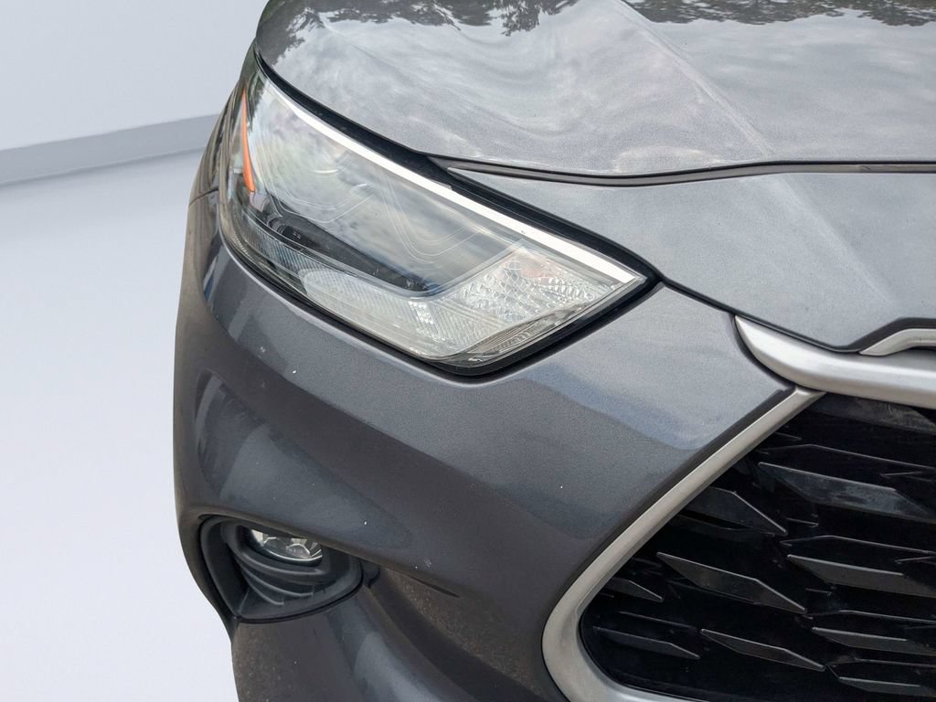 Used 2022 Toyota Highlander XLE FWD image 10