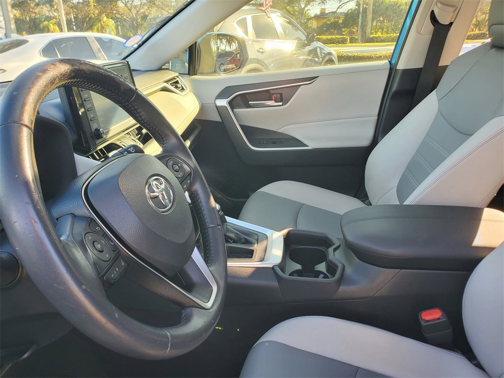 Used 2020 Toyota RAV4 XLE Premium image 15