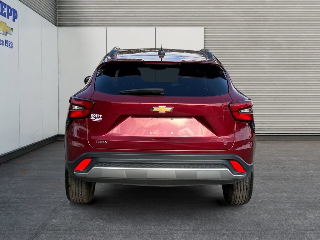 Used 2025 Chevrolet Trax LT FWD image 4