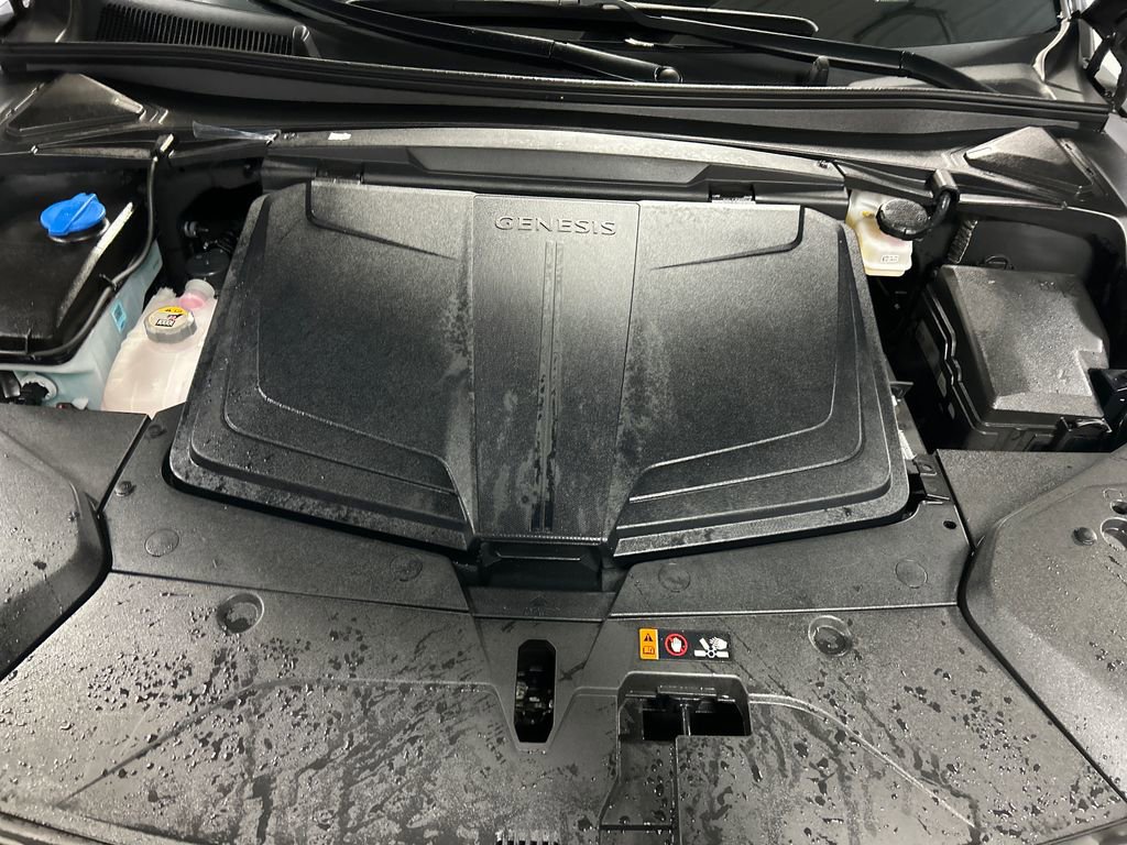 Used 2024 Genesis GV60 RWD image 25