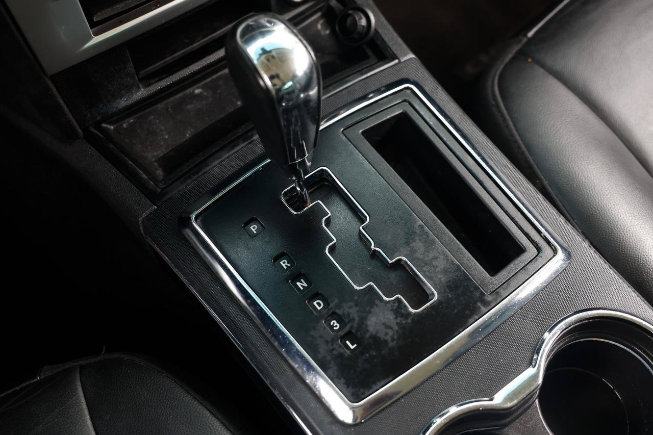 Used 2010 Chrysler 300 Touring RWD image 34