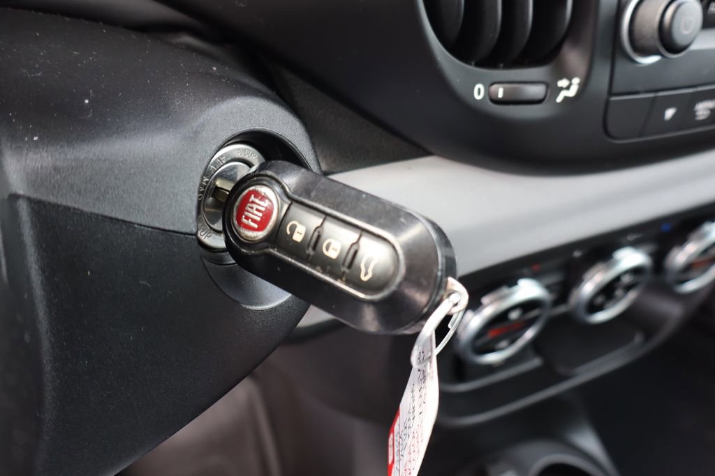 Used 2014 FIAT 500L Easy w/ Popular Equipment Group FWD image 34