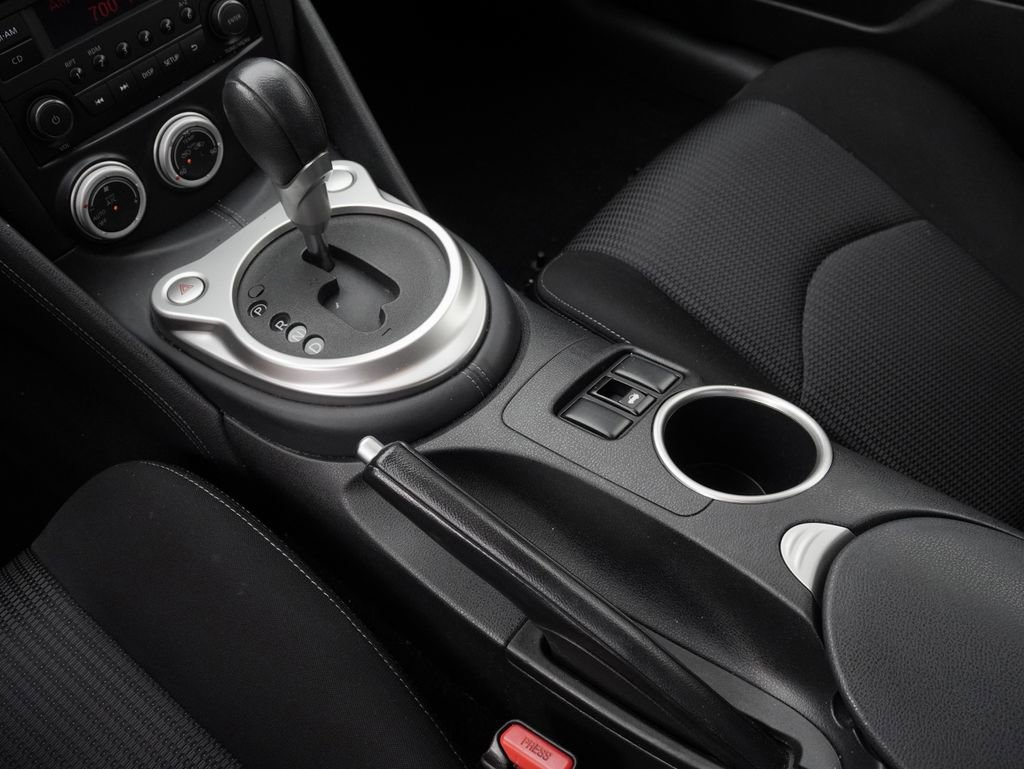 Used 2020 Nissan 370Z Coupe RWD image 18
