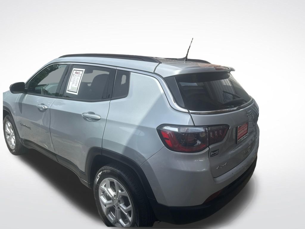 Used 2024 Jeep Compass Latitude AWD/4WD image 10