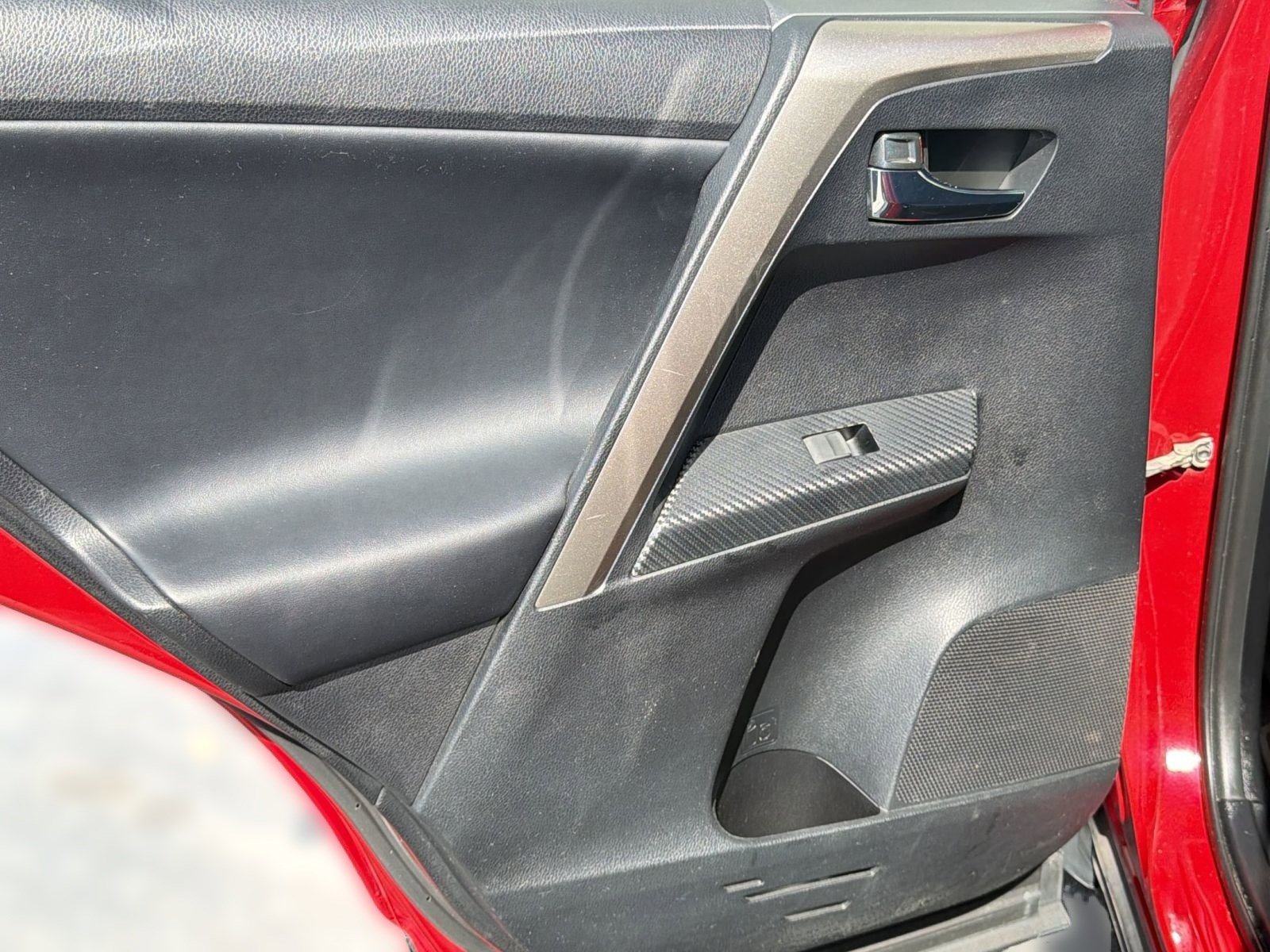 Used 2015 Toyota RAV4 Limited image 30