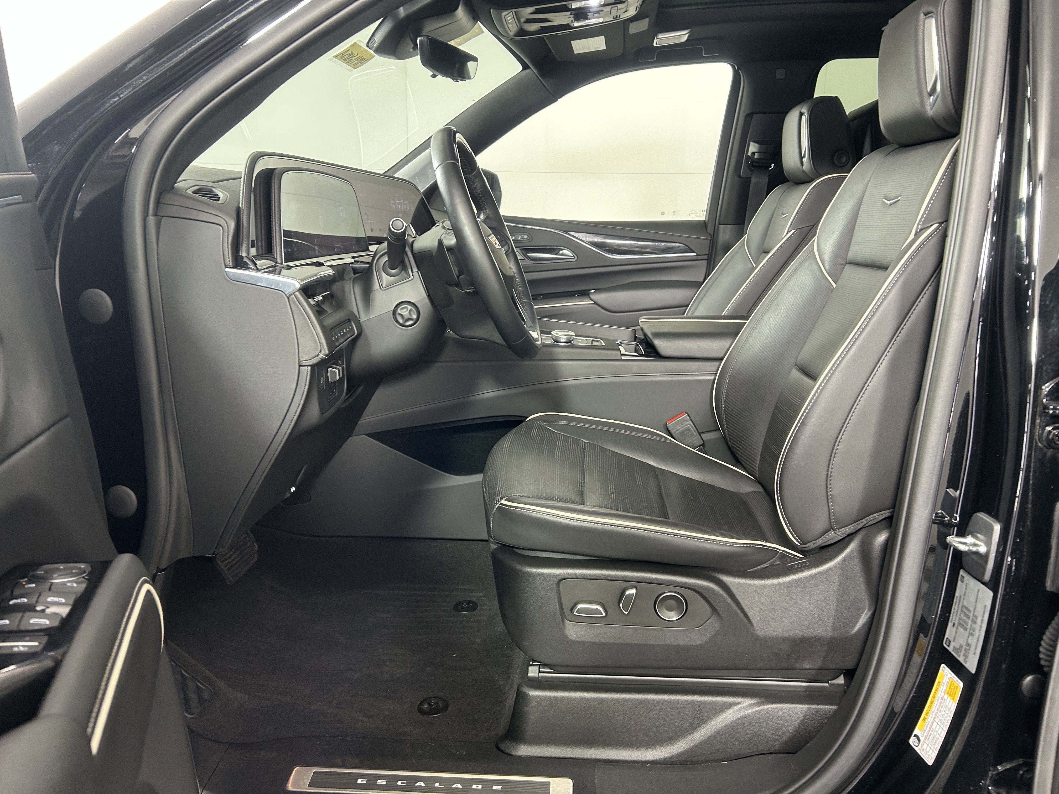 Used 2023 Cadillac Escalade ESV Sport w/ LPO, ONYX Package image 10