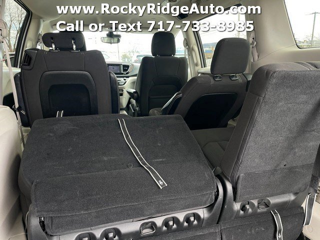 Used 2023 Chrysler Voyager LX image 37