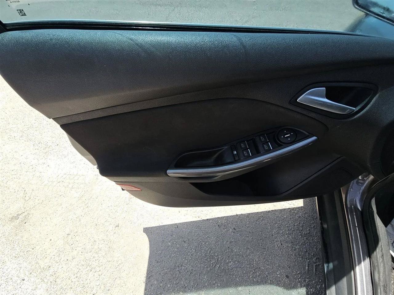Used 2014 Ford Focus Titanium FWD image 15