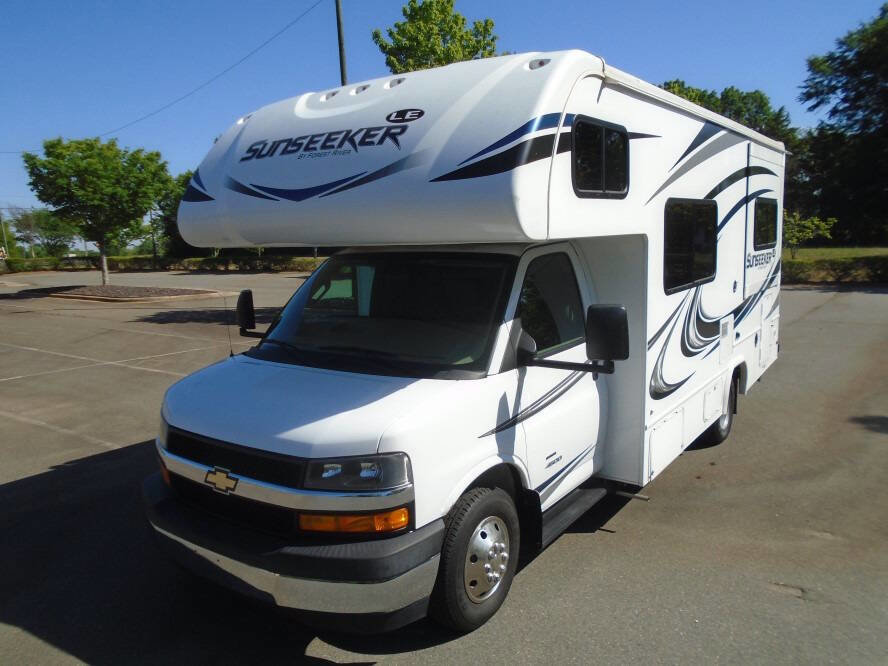 Used 2019 Chevrolet Express 4500 w/ RV Package RWD image 1