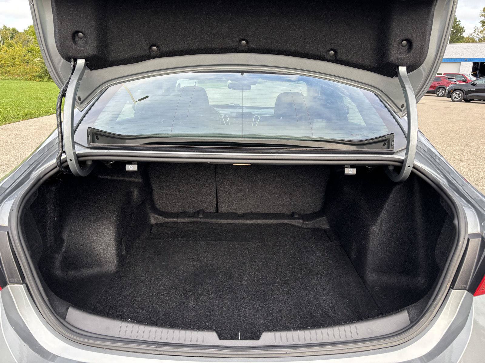 Used 2024 Chevrolet Malibu LT FWD image 11