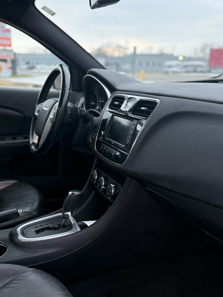 Used 2011 Chrysler 200 Limited image 13