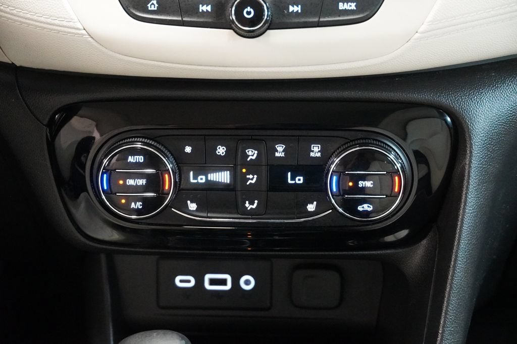 Used 2022 Buick Encore GX Select AWD/4WD image 21