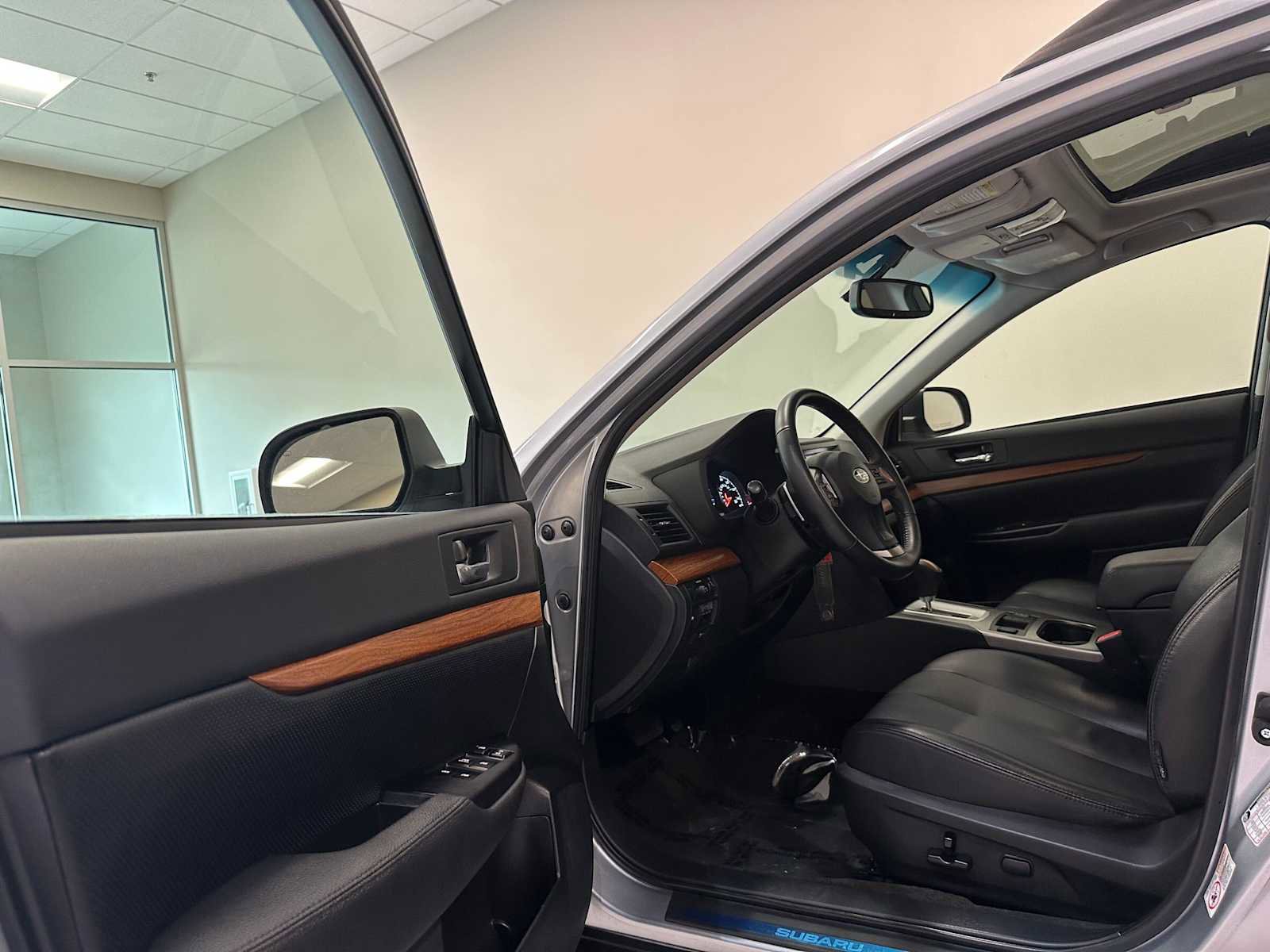 Used 2014 Subaru Outback 2.5i Limited AWD/4WD image 21