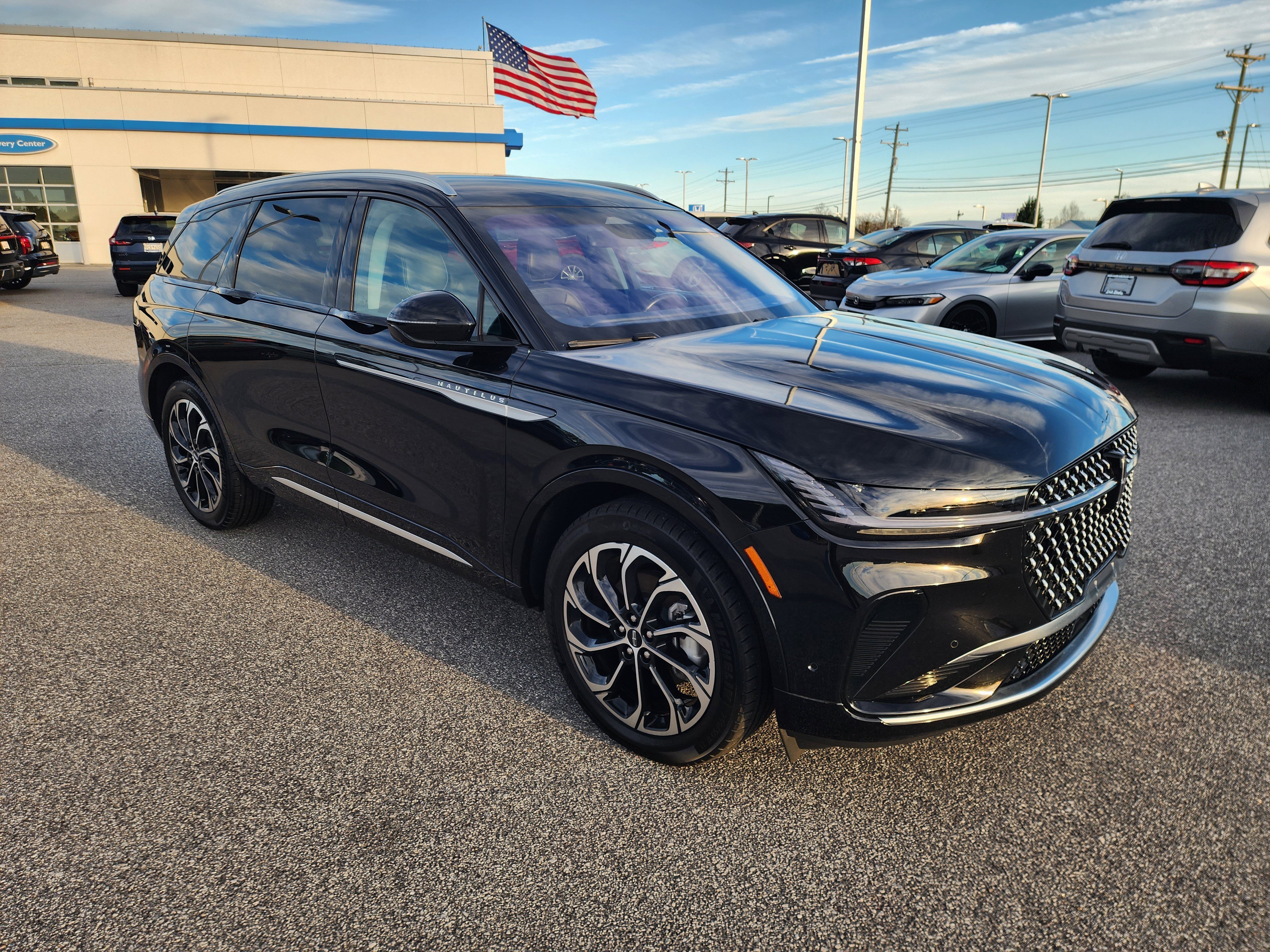 Used 2024 Lincoln Nautilus Reserve image 2