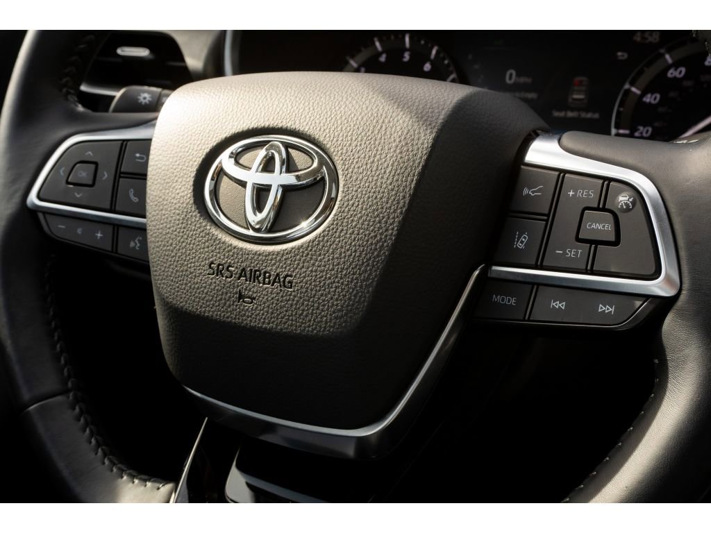 Used 2020 Toyota Highlander XLE FWD image 31