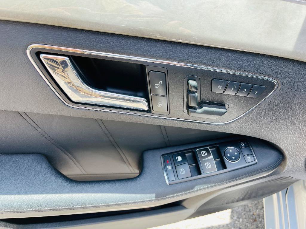 Used 2010 Mercedes-Benz E 350 Sedan image 18