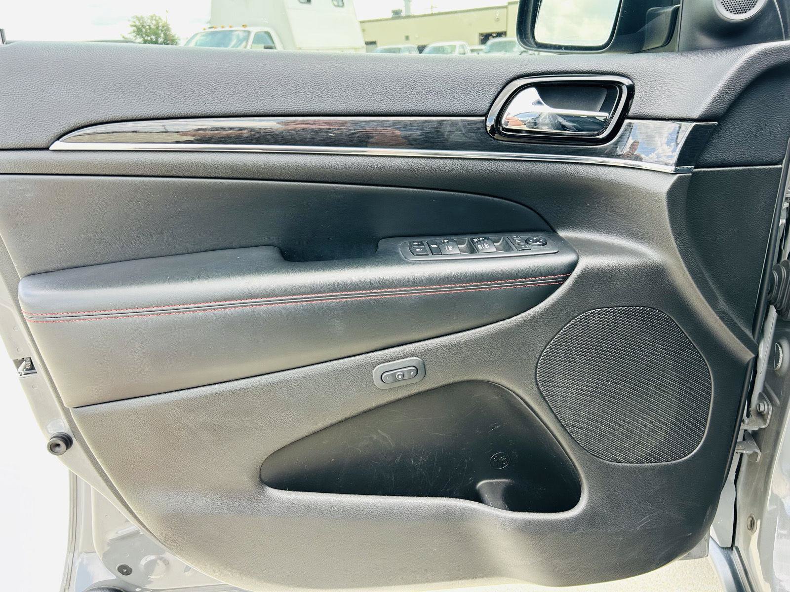 Used 2019 Jeep Grand Cherokee Trailhawk AWD/4WD image 15