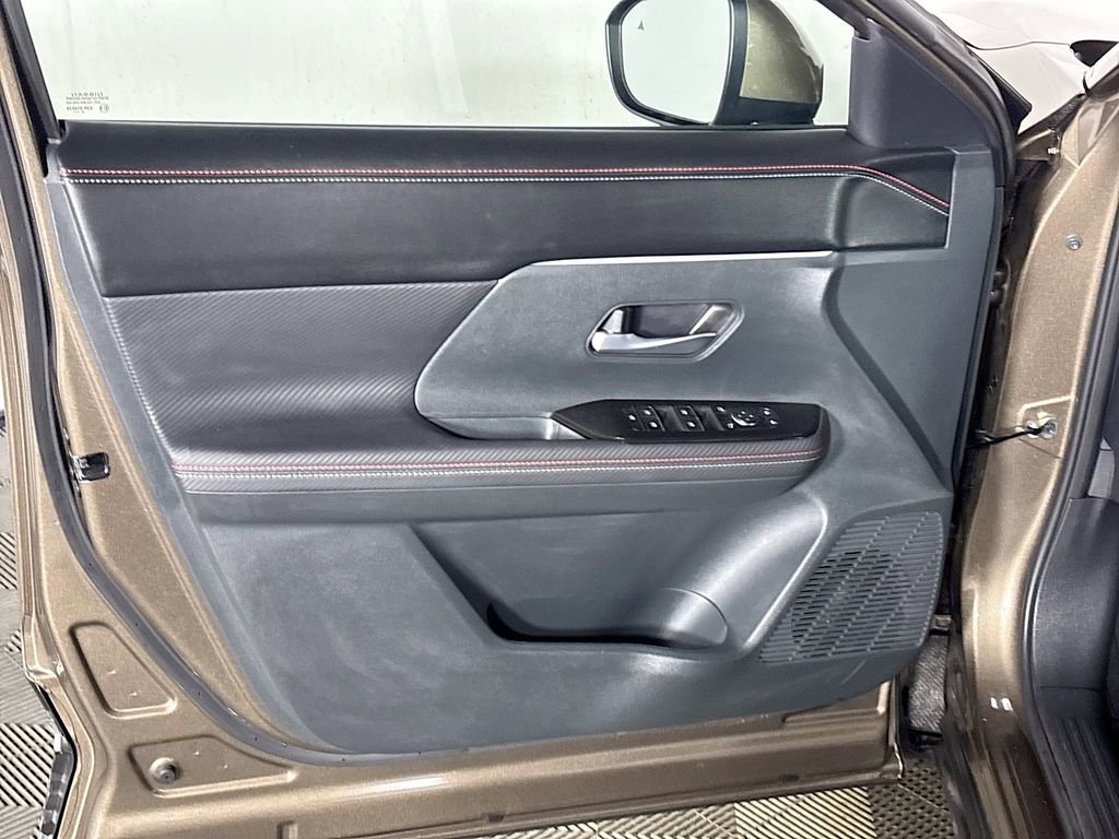 Used 2025 Nissan Kicks SR AWD/4WD image 10
